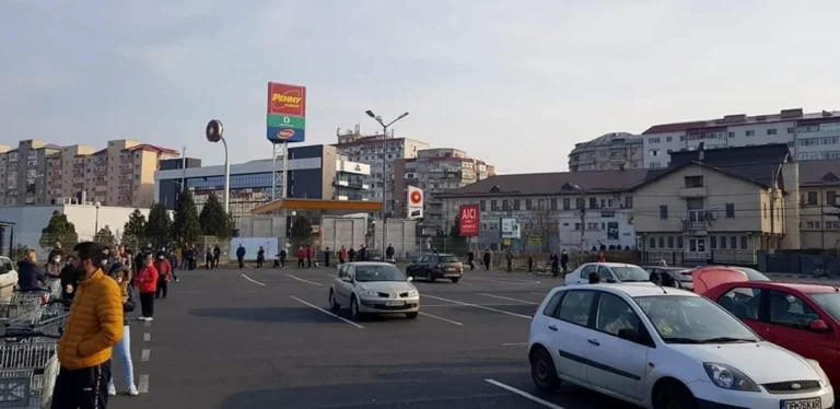Autoritățile din București discută folosirea parcărilor hipermarketurilor noaptea, pe bază de abonament