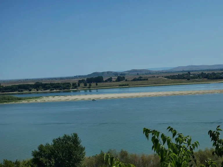 Dezbatere la Galați: localnici amintesc lucrările de dragare ale insulei din mijlocul Dunării