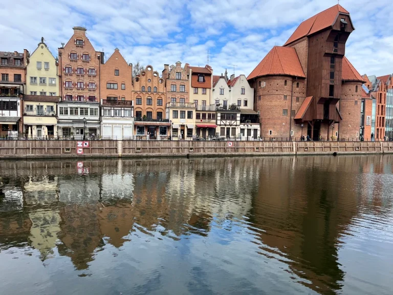 Gdańsk: oraș medieval cu peste 1.000 de ani, canale, faleză și istorie puternică