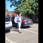 Călin Georgescu, criticat după ce maşina sa a fost parcată pe două locuri pentru persoanele cu dizabilităţi la Curtici