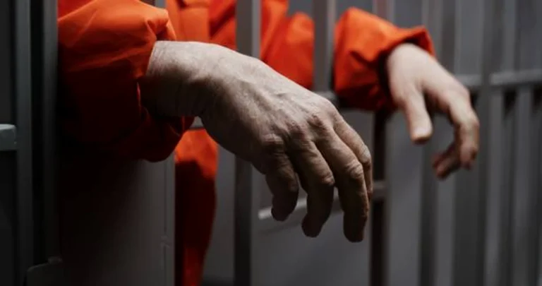 Un șofer din Iași scutește închisoarea după ce inițial fusese condamnat în absență; era deja în detenție în străinătate