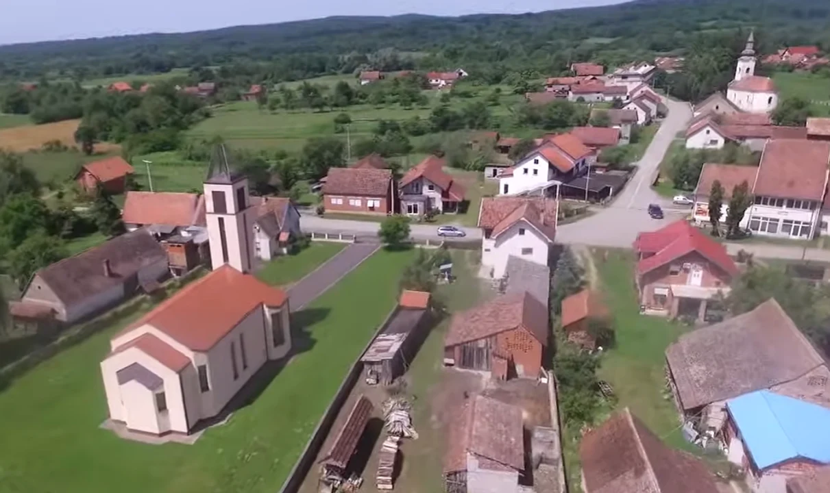 Smrtić, satul croat cu un nume sumbru: istorie demografică și viață rurală liniștită