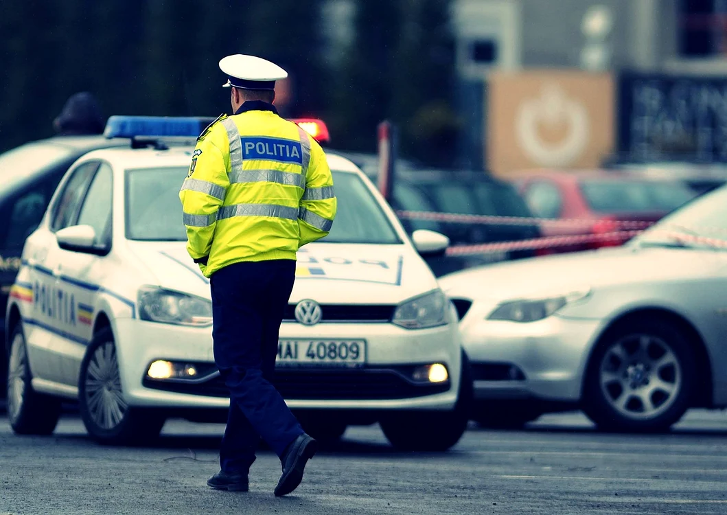Probleme la semafoare în București: 12 instalații încă nefuncționale, polițiștii dirijează traficul