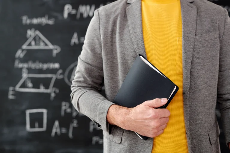 Un profesor pleacă după 15 ani la catedră: „Vocația nu plătește facturile”