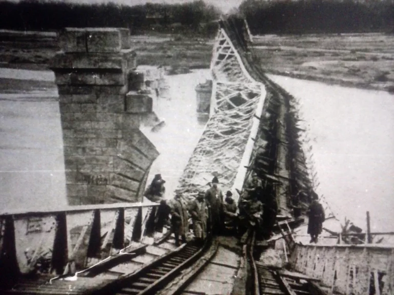 Podul de la Cosmești, proiect Saligny, dinamitat de Armata Română în 1917 pentru a opri înaintarea germanilor