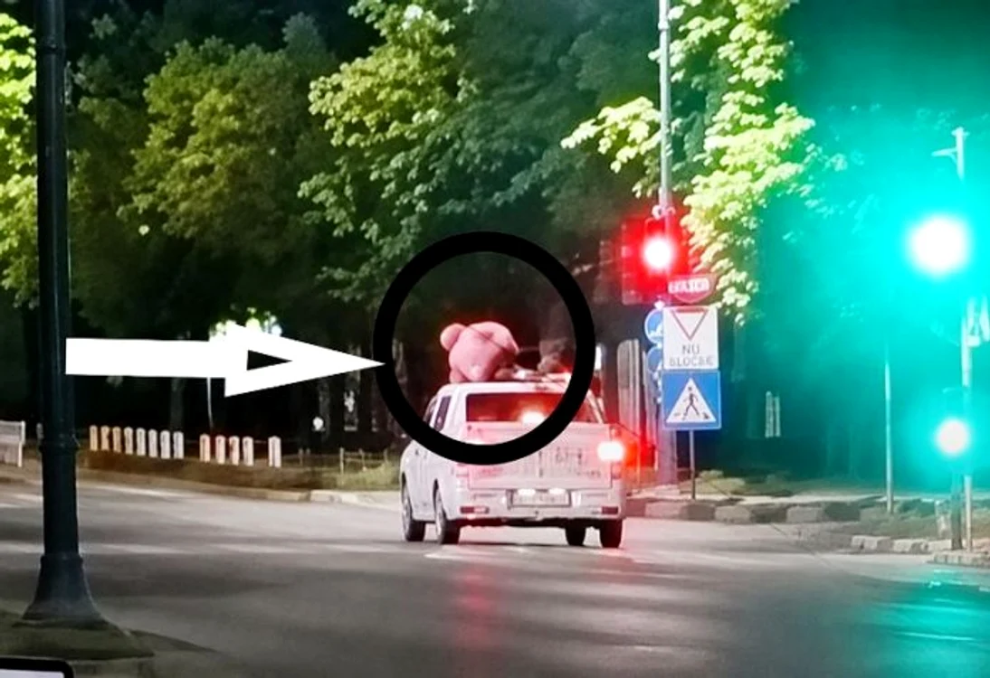 Focar de pericol în Focșani: bărbat surprins pe plafonul unui taxi în mers