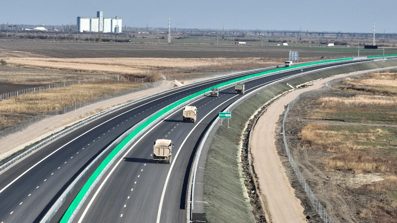 Șofer de 86 de ani, prins pe contrasens pe Autostrada A7; amendă și suspendare a permisului pentru 120 de zile