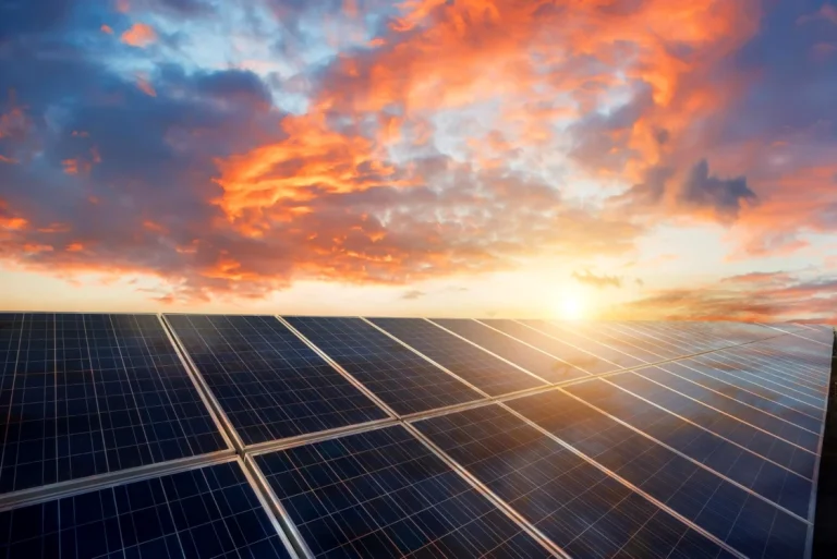 Piaţa fotovoltaică românească: investiţiile nu mai depind de subvenţii