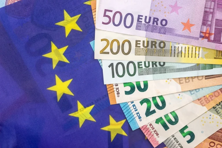 Ce aduce și ce riscă România din suprataxarea profiturilor petroliștilor: bani la buget sau scumpiri pentru consumatori?