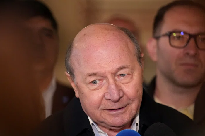 Băsescu îi cere lui Ilie Bolojan să refacă coaliţia cu PSD: „Ţara e mai importantă decât orgoliul”