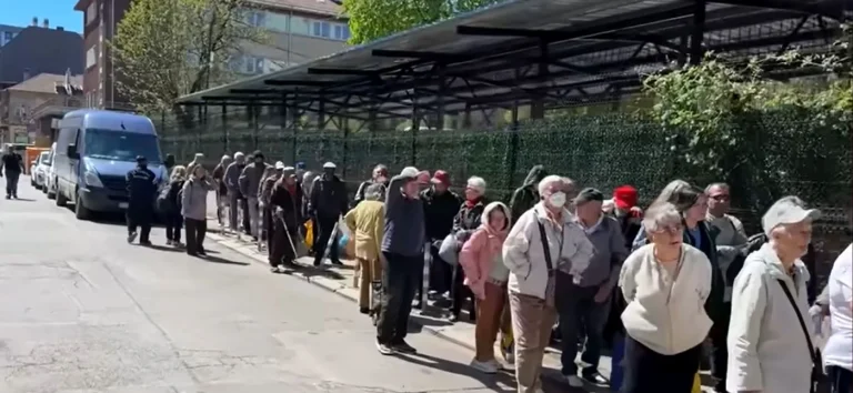 Analiză: România, avertizată că poate ajunge într-un acord dur cu FMI dacă nu face reforme