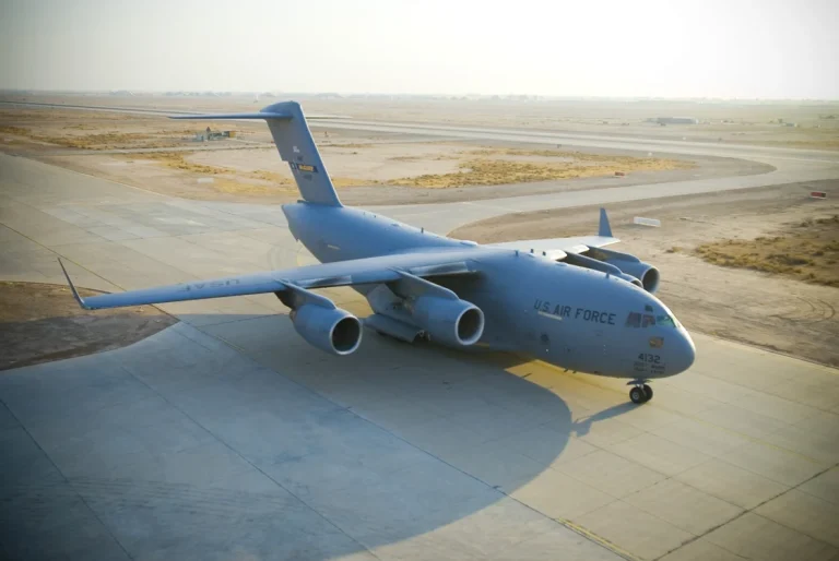 Avionul militar cu care a venit la Moscova şeful CIA: ce se ştie despre C-17 folosit în vizită