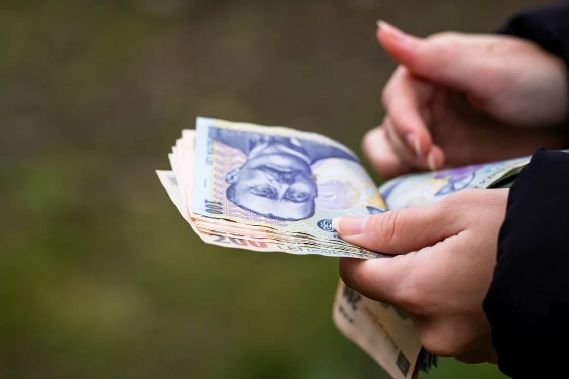 Proiectul legii salarizării modifică raportarea plafonului de 20% şi finanţarea creşterilor din sănătate