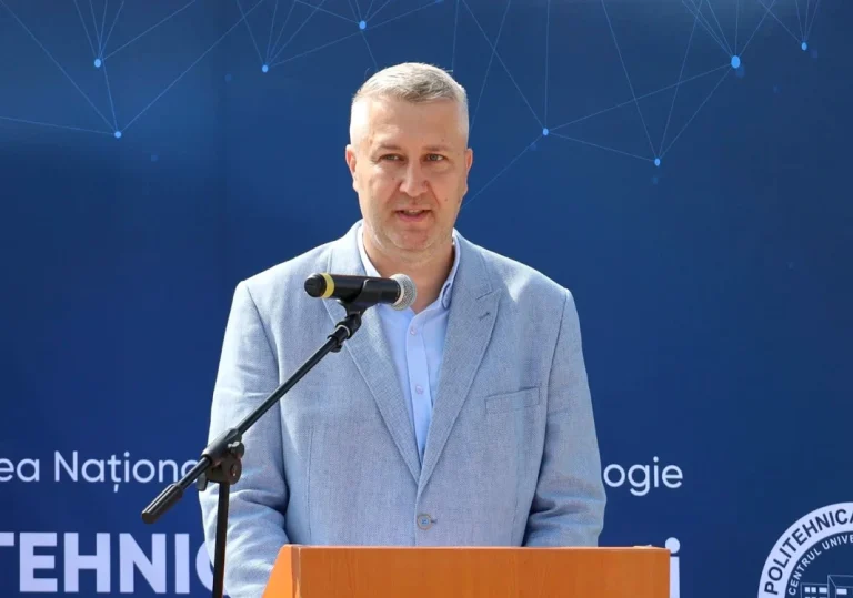 Prefectul de Argeș a trimis din greșeală și o conversație cu ChatGPT într-un comunicat oficial