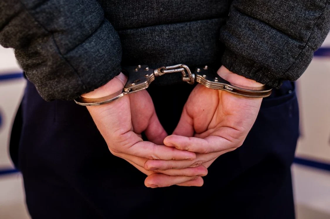 Minor de 15 ani reținut după ce ar fi înjunghiat un tânăr în Galați