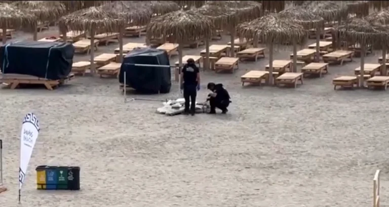 Dronă cu încărcătură explozivă găsită pe plaja din Olimp, detonată controlat după ce două turiste au mutat-o