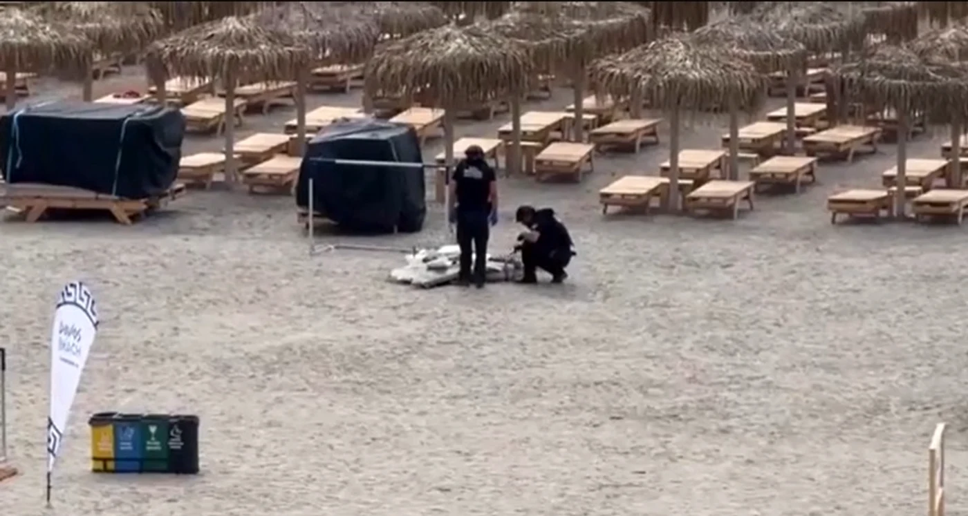 Dronă cu încărcătură explozivă găsită pe plaja din Olimp, detonată controlat după ce două turiste au mutat-o