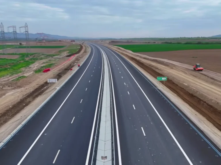 România a primit prima tranșă de 2,5 miliarde euro prin instrumentul SAFE, fonduri pentru apărare și autostrăzi A7/A8
