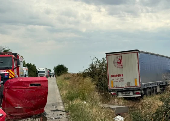 Tragedie pe DJ381 între Ciocârlia și A2: un bărbat de 55 de ani și-a pierdut viața după coliziune cu două ansambluri