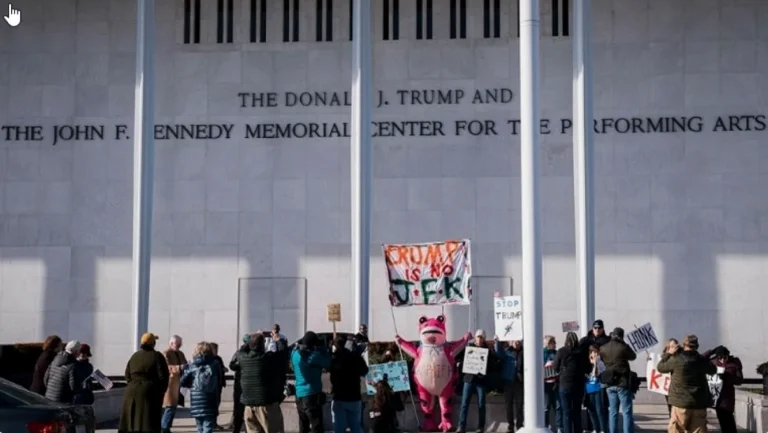 Trump amenință cu demolarea Centrului Kennedy în disputa pentru redenumire și renovare