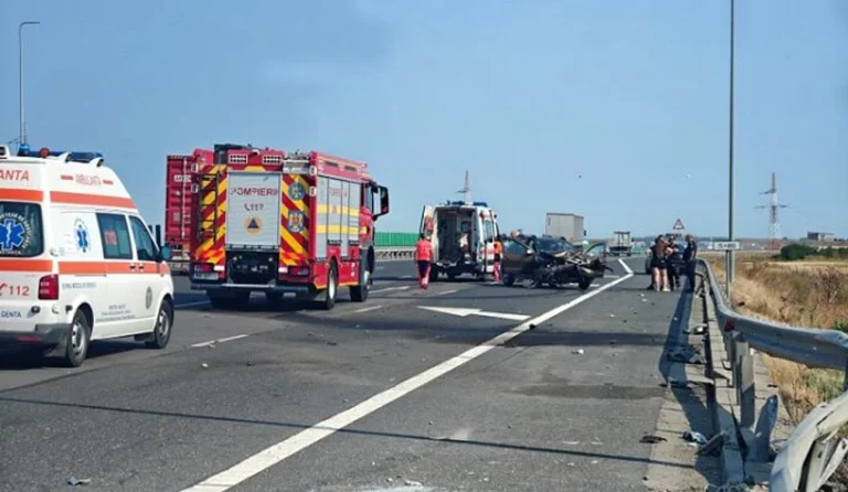 Coliziune între trei autoturisme pe Autostrada Soarelui, spre București; patru persoane rănite