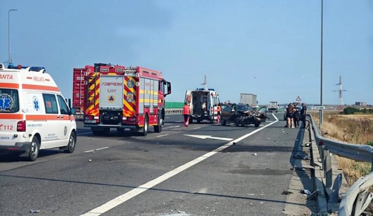 Coliziune între trei autoturisme pe Autostrada Soarelui, spre București; patru persoane rănite