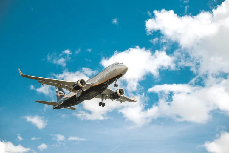 Un zbor Delta a aterizat de urgență la Detroit după ce pilotul s-a simțit rău la bord