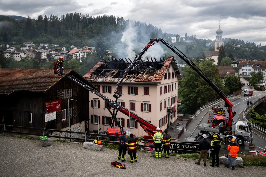 Doi cetăţeni români şi-au pierdut viaţa în urma incendiului din Thusis, Elveţia, anunţă MAE