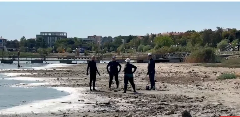 Lacul Techirghiol, afectat de secetă: apa s-a retras și malurile sunt acoperite de mâl