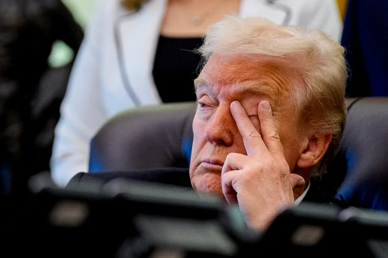 Donald Trump a postat o imagine AI cu Dolly Parton; reacții dure pe rețelele sociale
