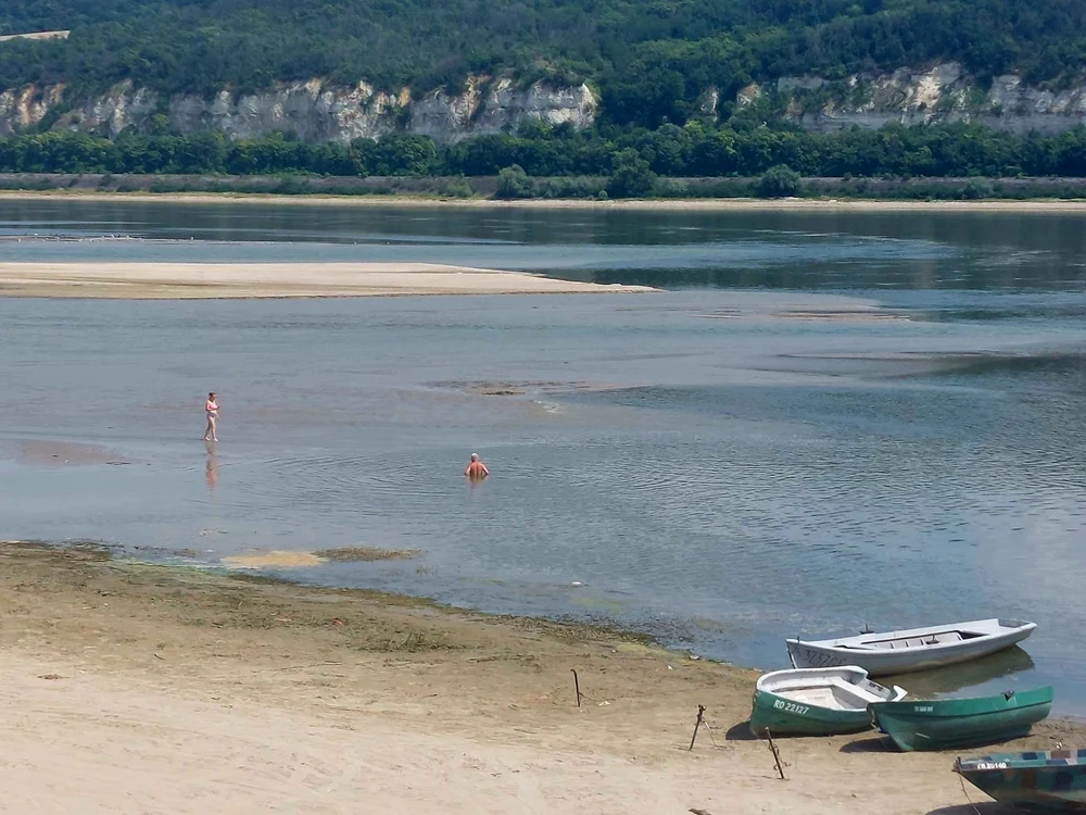 Dunărea crește ușor la începutul săptămânii, dar revine la circa 1.500 mc/s la început de septembrie, anunță INHGA