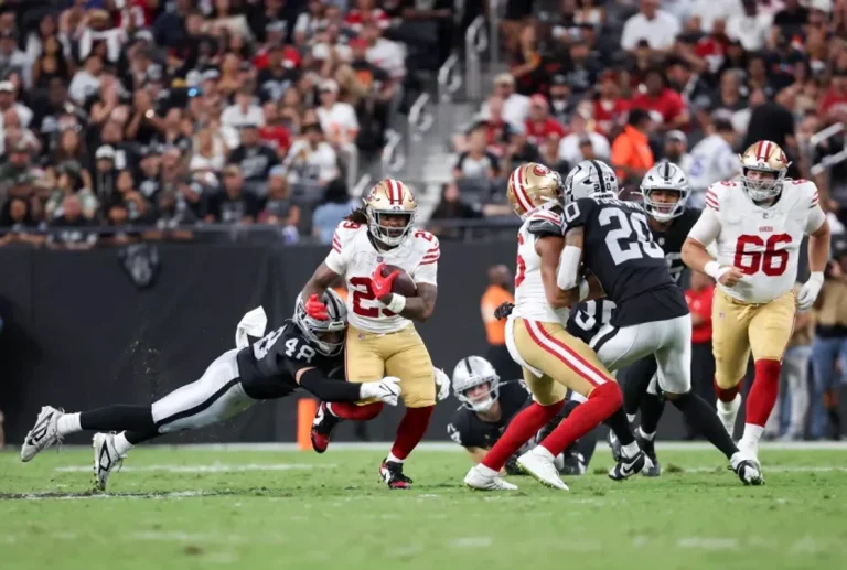 Doi bărbați arestați în SUA după ce unul s-a dat drept jucător NFL și a înșelat zeci de femei cu 1,3 milioane de dolari