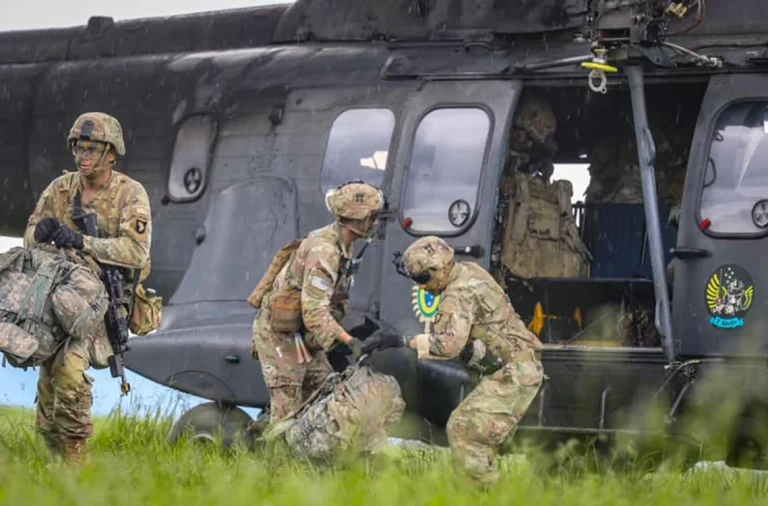 România cere o prezență militară permanentă a SUA pe teritoriul său, în discuții cu o delegație a Congresului