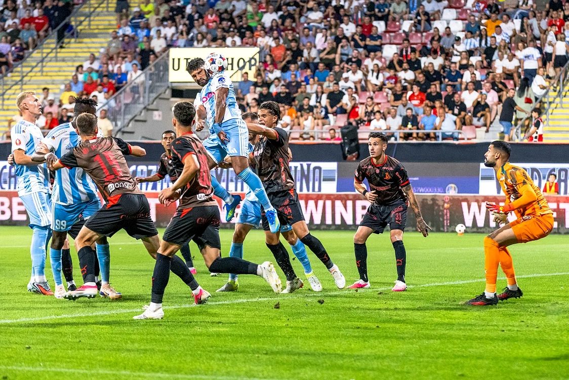 Dinamo remizează cu Corvinul la Arad; CFR Cluj și Sepsi obțin victorii în deplasare