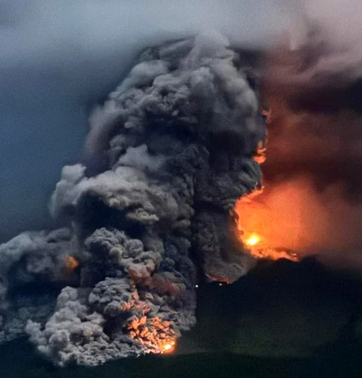 Campiile Flegree, monitorizate după creşterea activităţii: plan de evacuare pentru 500.000 de persoane