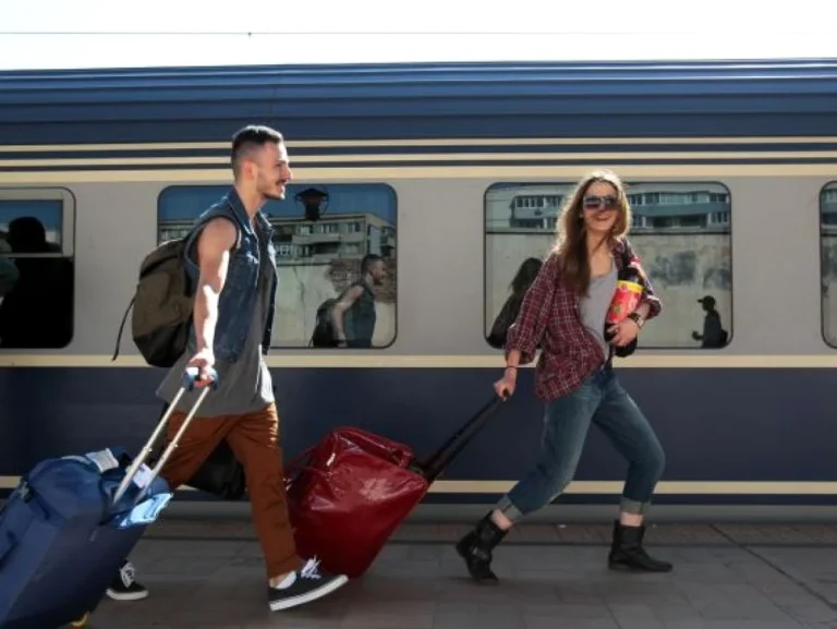 Șase trenuri Intercity București–Constanța, suspendate temporar din cauza neplății facilităților de stat