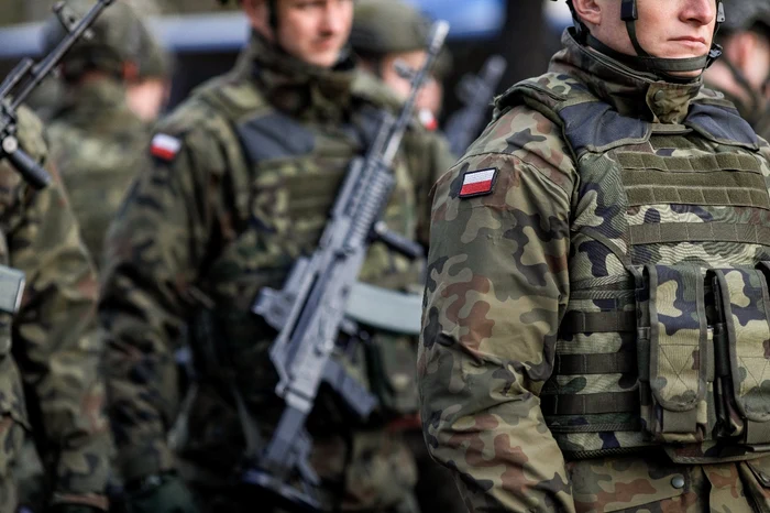 Polonia reorganizează batalioanele: mai puține blindate, mai multe unități cu drone