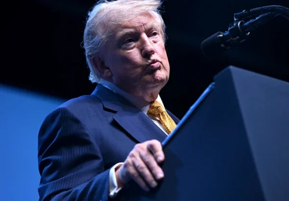 Trump îl critică pe industria petrolieră: „Fac prea mulți bani” pe fondul scumpirii benzinei