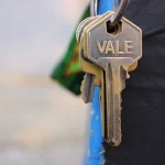 Proprietar revenit din Canada s-a mutat în casa sa ocupată de chiriași: conflict și pagube estimate la 42.000 de euro