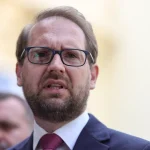 Dominic Fritz rămâne primar la Timișoara, dar prefectul îi reduce indemnizația cu 10%