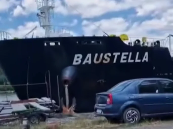 Trafic blocat temporar pe Canalul Sulina după eșuarea navei-tanc Baustella