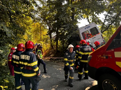 Accident grav la Câmpulung: un microbuz al lotului Dinamo 2 s‑a izbit de un copac; un mort și mai mulți răniți