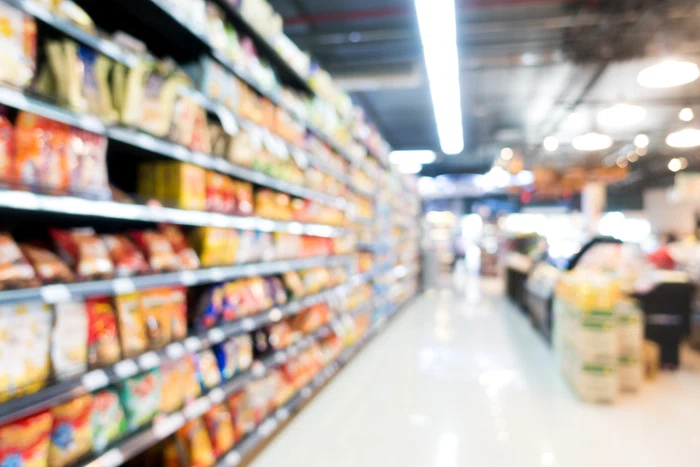 Retailerii mari din România reduc consumul de energie: luminile publicitare și aerul condiționat, limitate noaptea