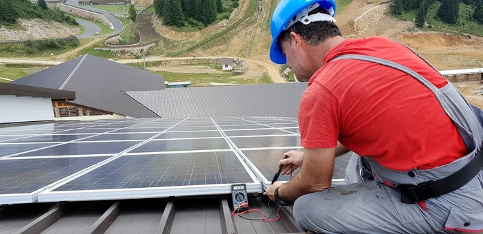 Legea prosumatorilor: ce se schimbă în compensarea energiei, limite și obligații fiscale