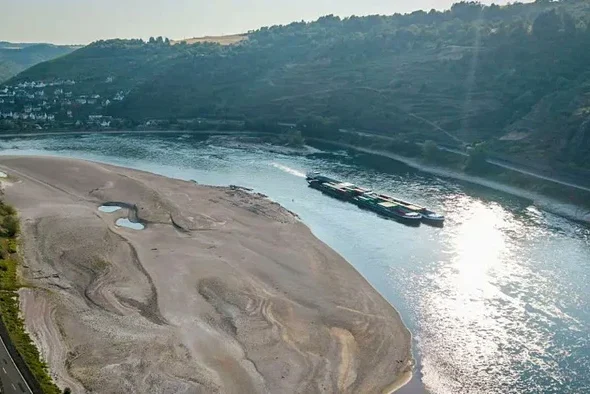 Niveluri istorice scăzute ale râurilor europene paralizează transporturi, energie şi agricultură