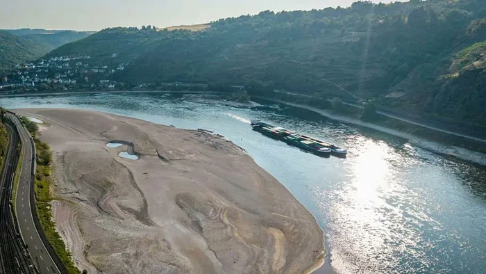 Niveluri istorice scăzute ale râurilor europene paralizează transporturi, energie şi agricultură