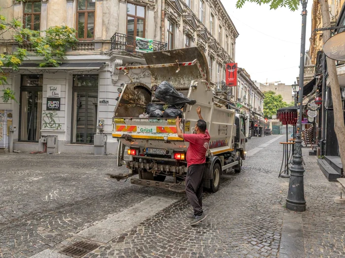 PMB: Bucureștenii vor colecta separat resturile alimentare; noi reguli pentru salubrizare