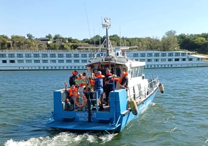 Navă de pasageri eșuată pe Dunăre, în Mehedinți; toți pasagerii au fost evacuați