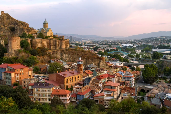 Până de curent extinsă în Georgia: Tbilisi și majoritatea regiunilor, fără electricitate după o avarie