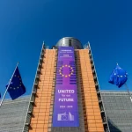 Bruxelles: Comisia Europeană analizează modificările la legea decarbonizării adoptate de Parlamentul României